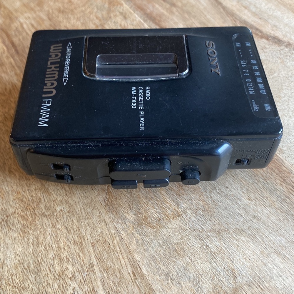Sony Walkman WM-FX30 Auto-reverse Radio/ cassette Player FOR PARTS NOT WORKING - Picture 3 of 9